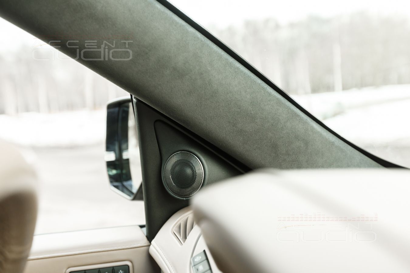 Элегантнее штатного, но штатное размещение новых пищалок Brax ML1 в Cadillac Escalade