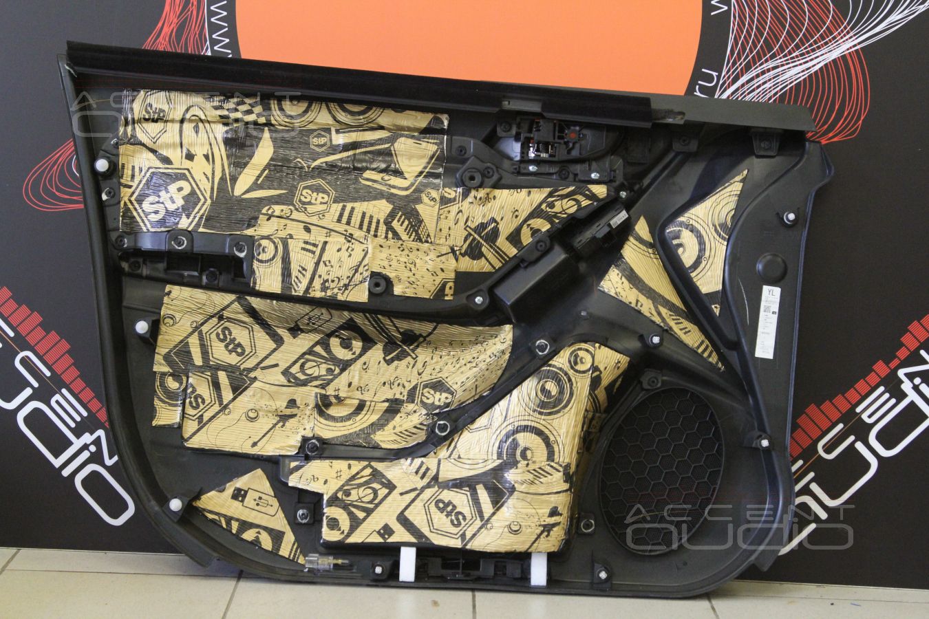 Аудиоподготовка дверей и установка мидбасов