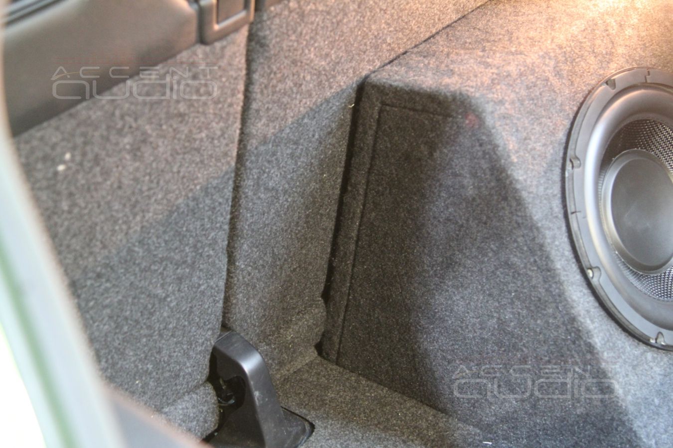 Сабвуфер в Volkswagen Scirocco 