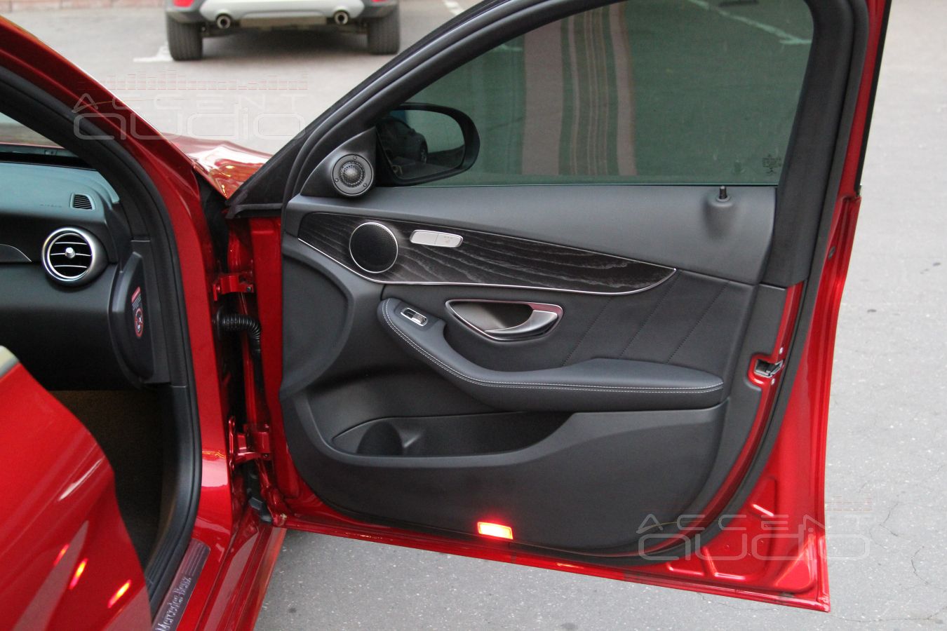 Подиумы под твитеры – лучше, чем с завода: установка ScanSpeak D3004\602000 в новый Mercedes