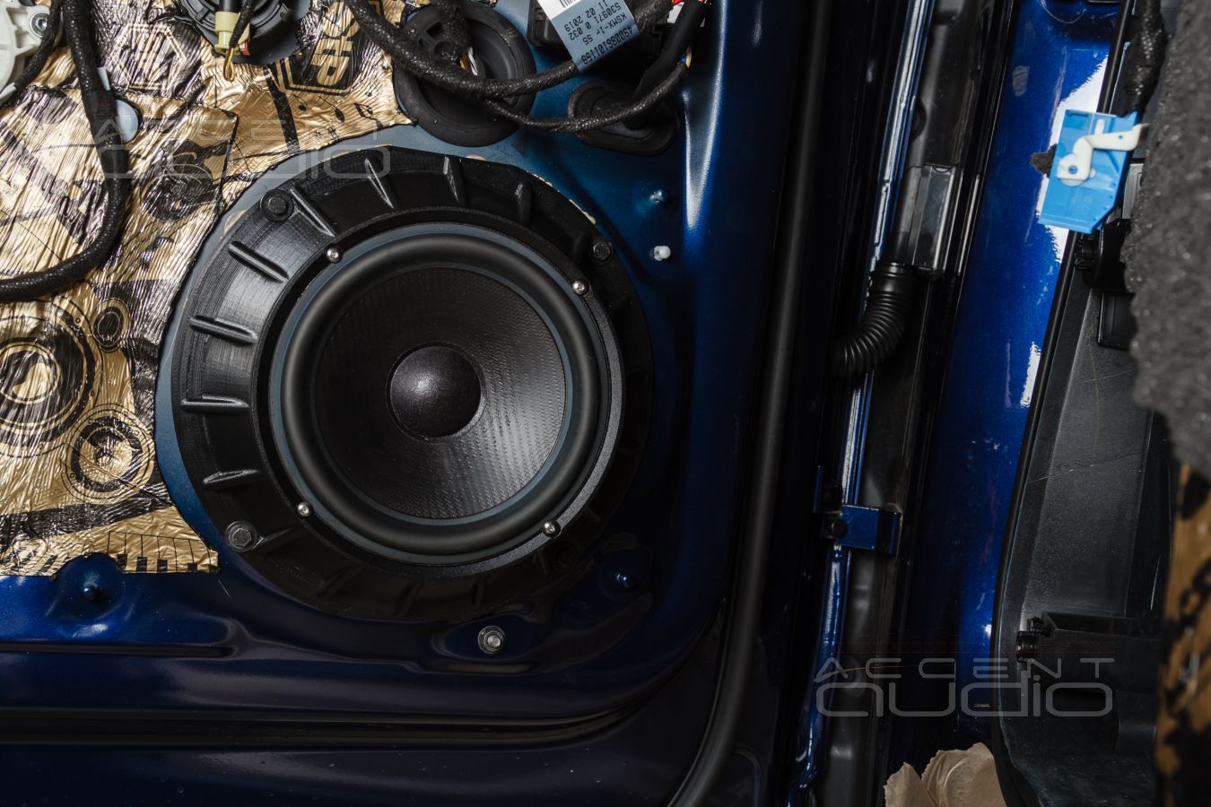 Шумоизоляция\Аудиоподготовка дверей и установка новой акустики SOAudio в Audi Q5