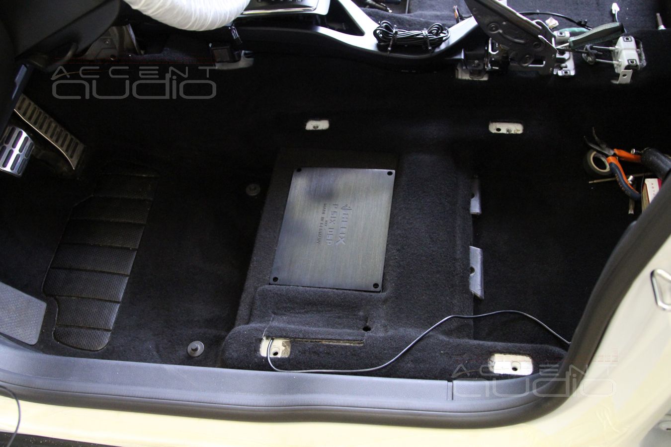 Установка процессорного усилителя под сидение