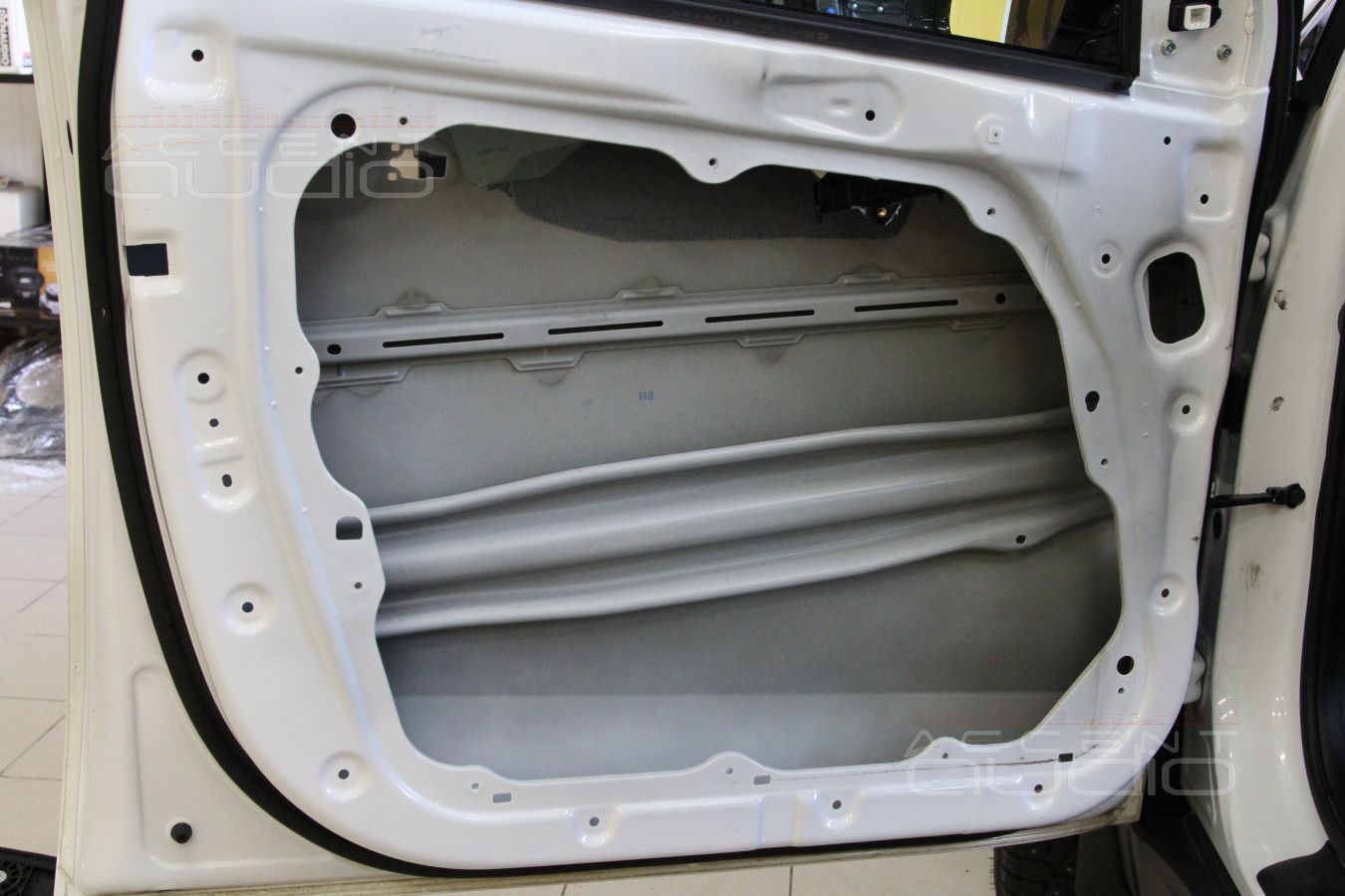 Шумоизоляция дверей и установка акустики