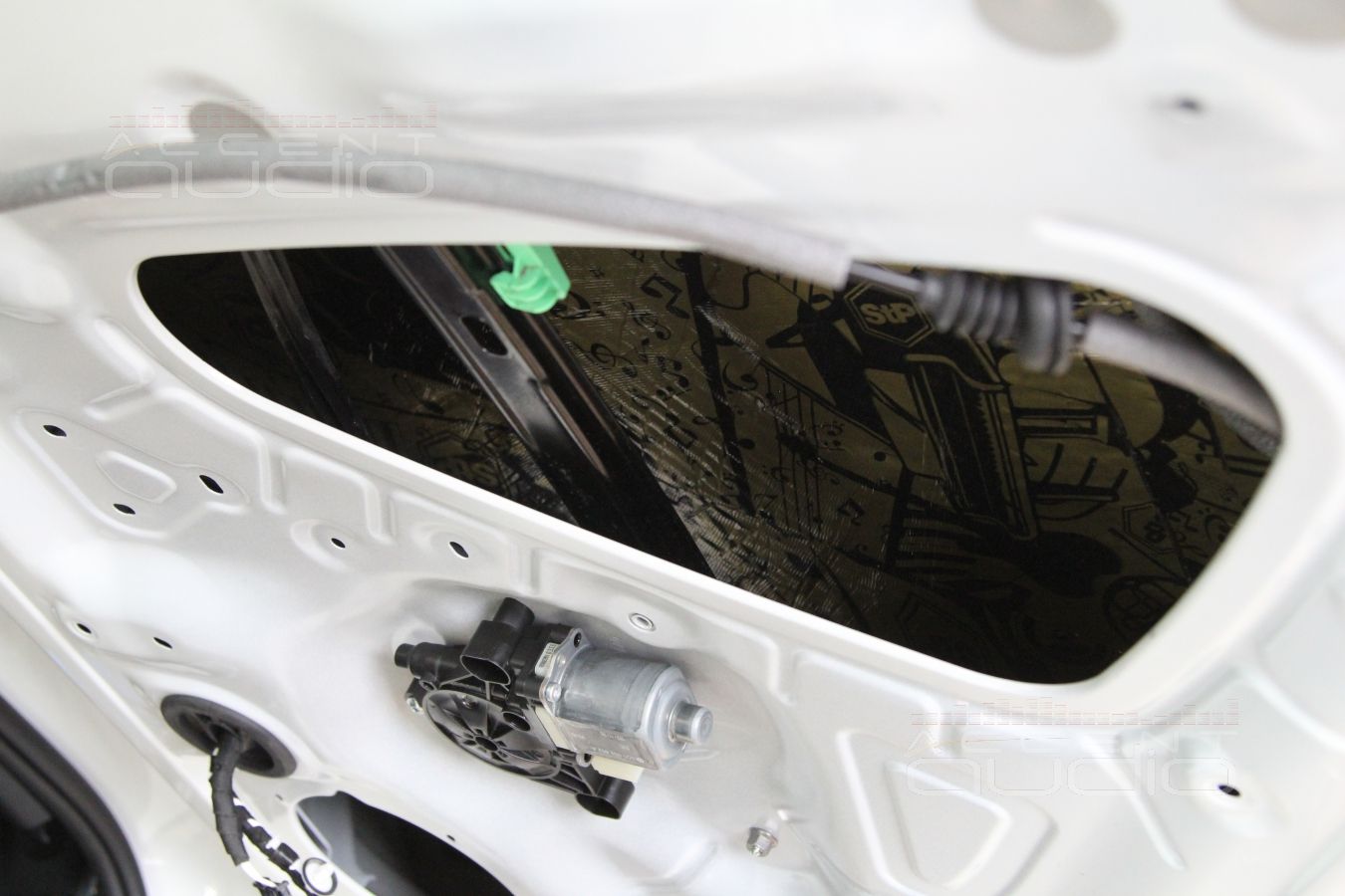 Шумоизоляция Volkswagen Tiguan 2017: аудиоподготовка дверей