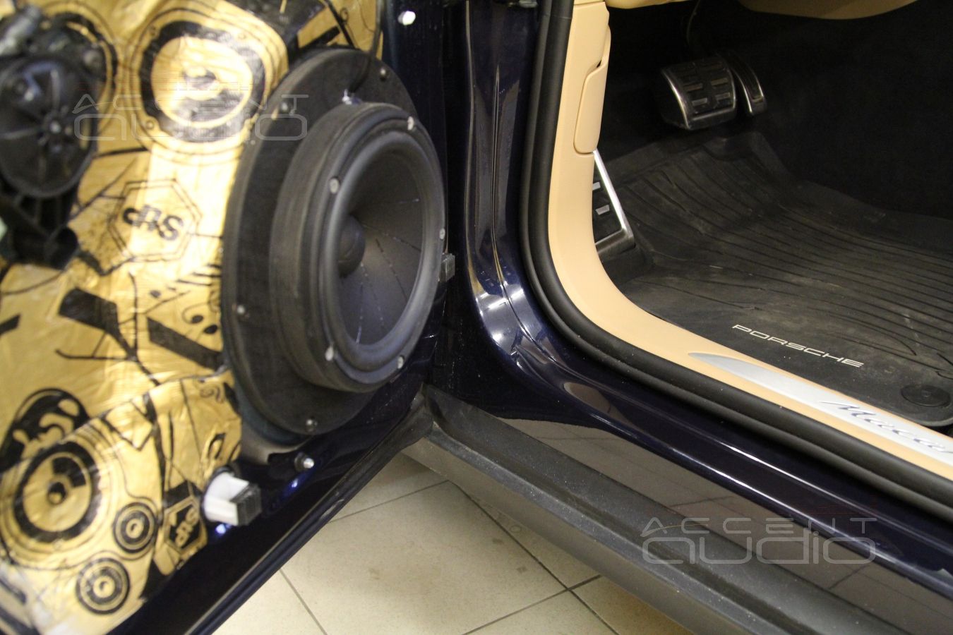 Новая акустика в Porshe Macan - 18 см мидбасы ScanSpeak Revelator в дверях