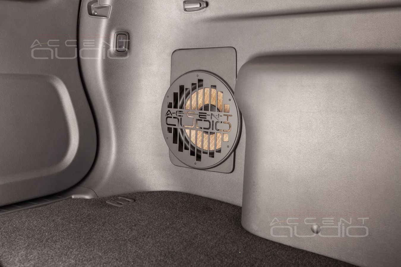 Новая форма для нового Mitsubishi Pajero Sport: интеграция сабвуфера Focal