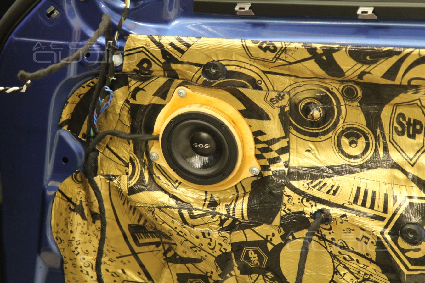 Установка среднечастотников E.O.S MD-75 в штатные места BMW F30