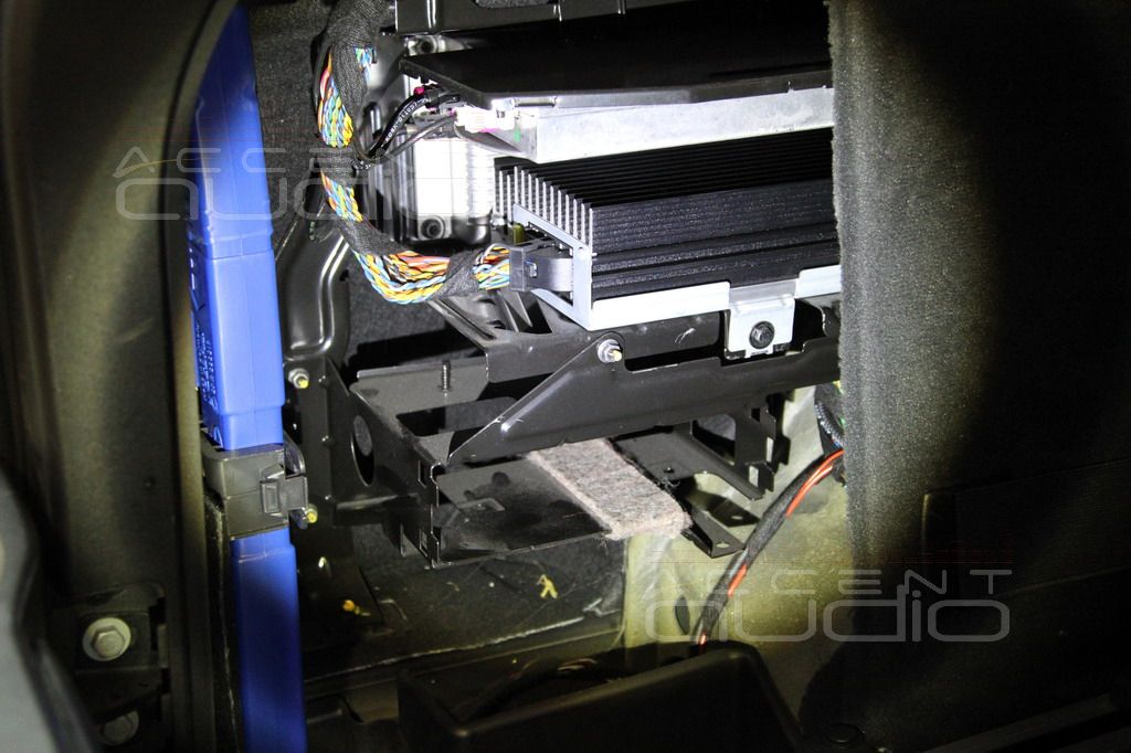 Установка Audison DA1 Bit в BMW X5