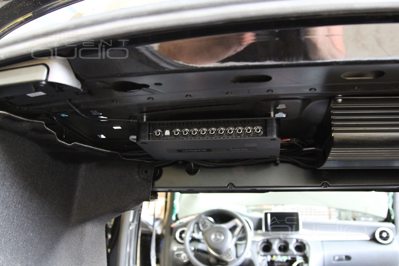 Модернизация штатной аудиосистемы в Mercedes-Benz ML W205:установка усилителей