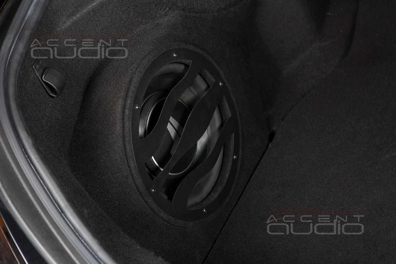 Модернизация штатной аудиосистемы в Mercedes-Benz ML W205: встроенный сабвуфер