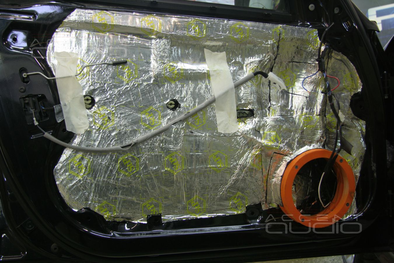 Аудиоподготовка и шумоизоляция дверей в BMW 330i E90