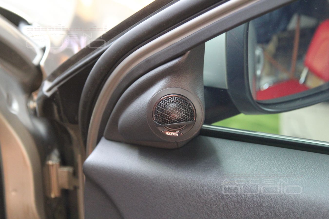 Подиумы под твитеры Audison VOCE AV 1.1 в Volvo XC70