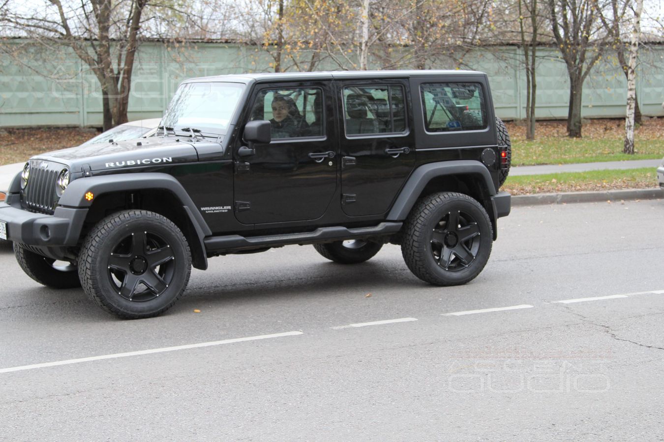 Новые черные колеса MAMBA на черном Jeep Wrangler Rubicon