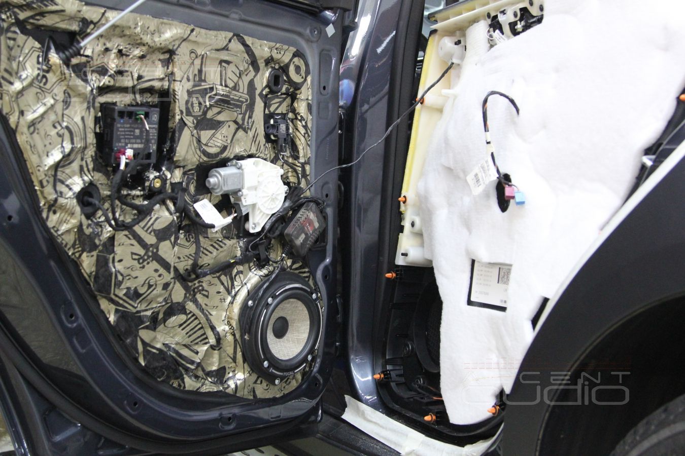 Установка акустики Focal в Mercedes ML