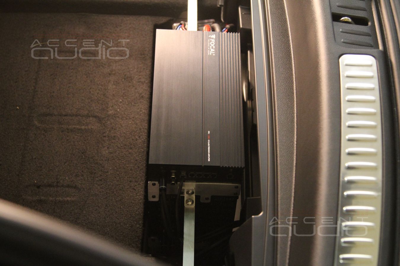 Десятиканальный усилитель Focal, предназначенный для Porsche Macan