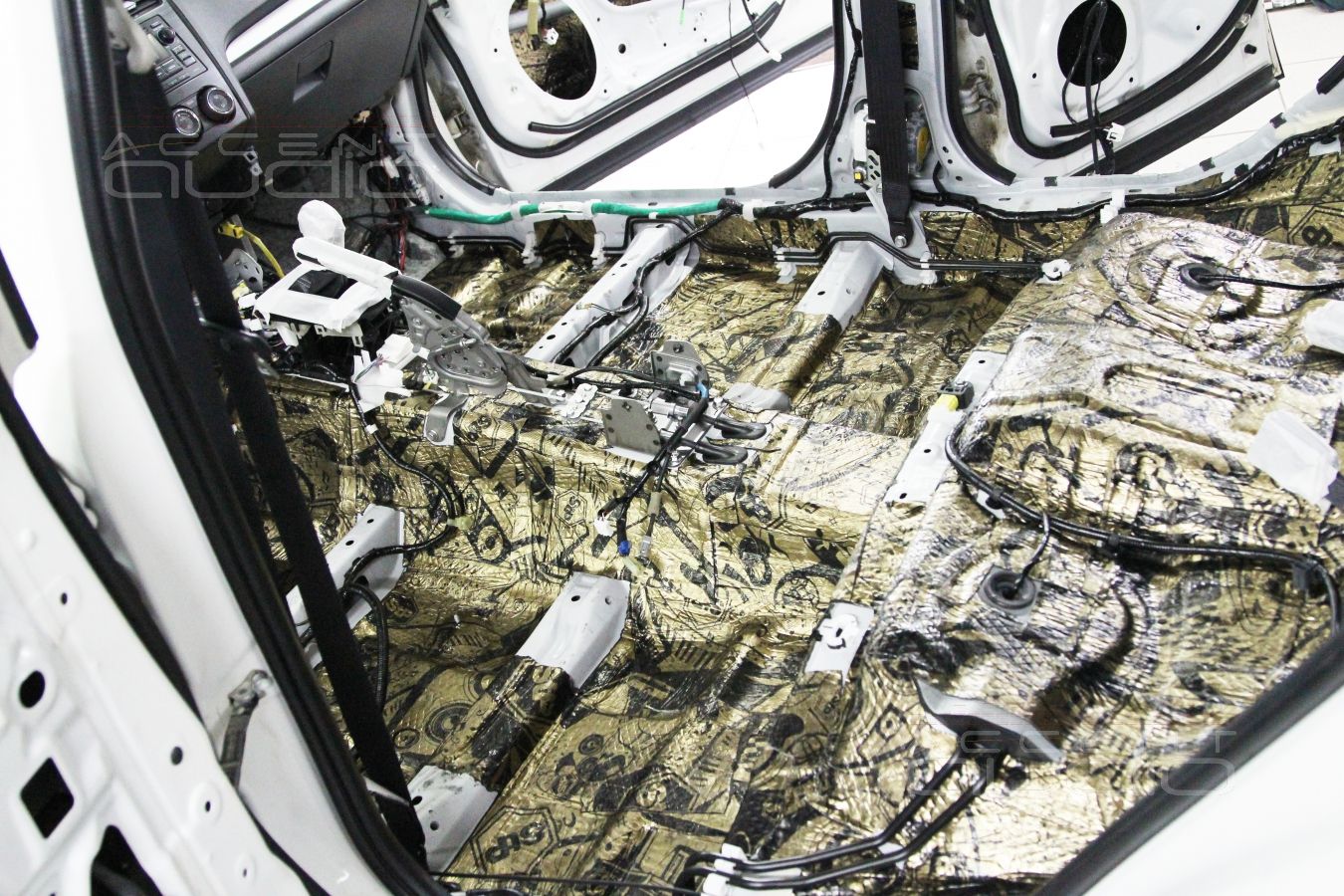 Шумоизоляция материалами STPGold new в Subaru Forester