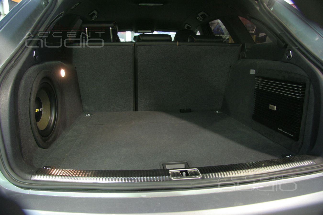 Скрытая установка усилителей в Audi 2011