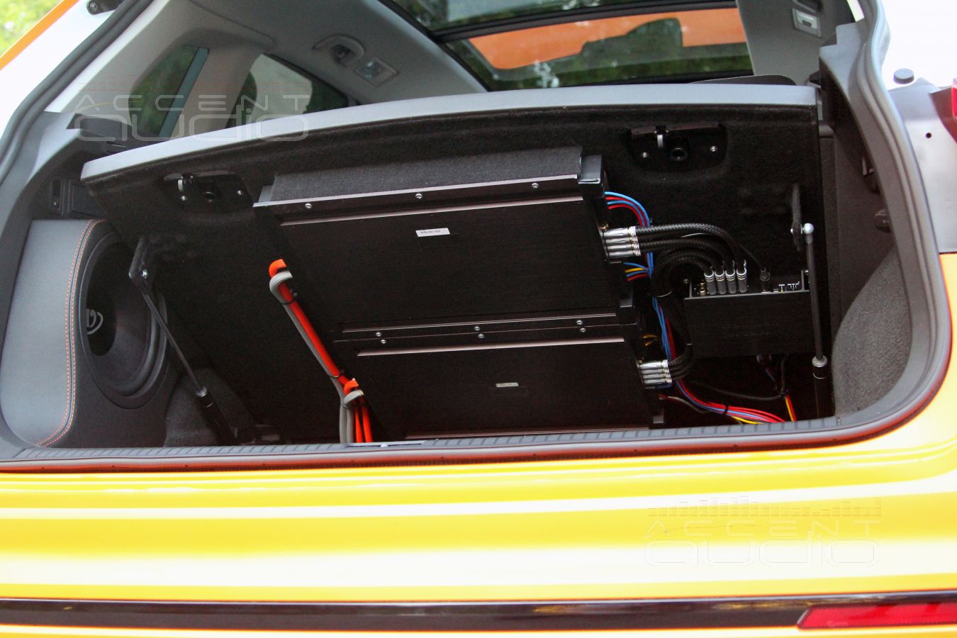 Главное – в полу: оригинальная установка усилителей McIntosh и процессора Helix