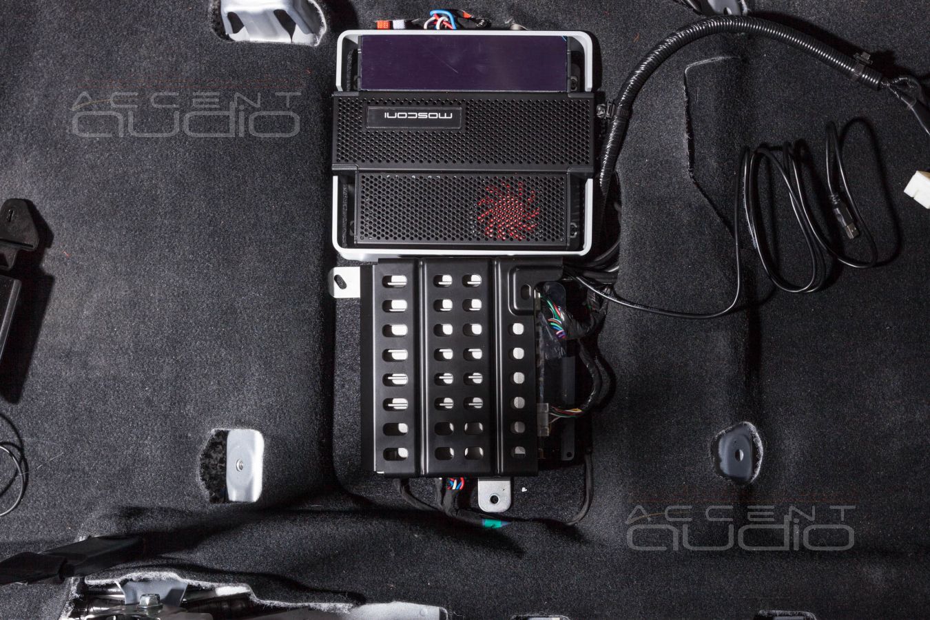 Породистый усилитель Mosconi PRO 4\10, его особенности и размещение в Forester