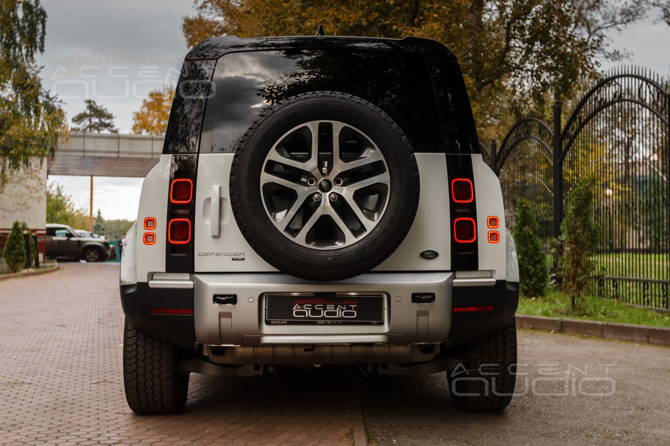 Результат модернизации ужасного Meridian до настоящей аудиосистемы в Land Rover Defender