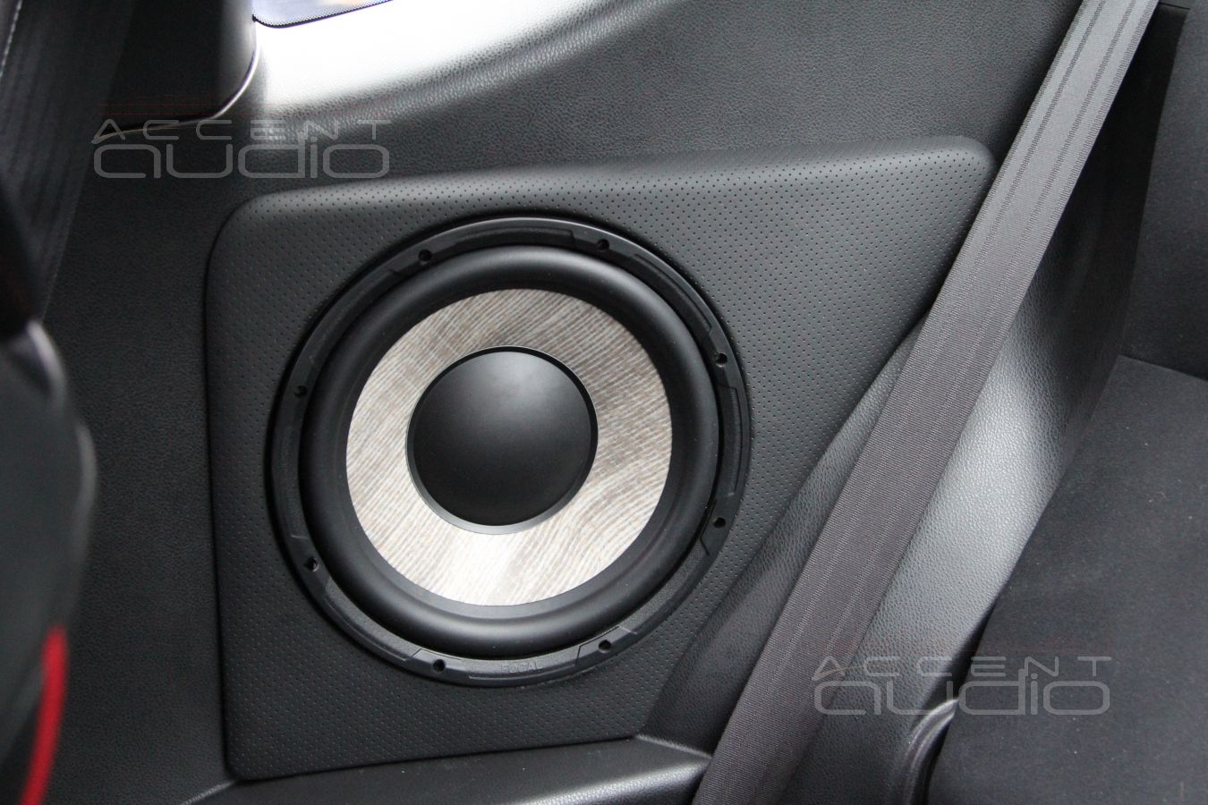 Встроенный сабвуфер в Toyota GT86