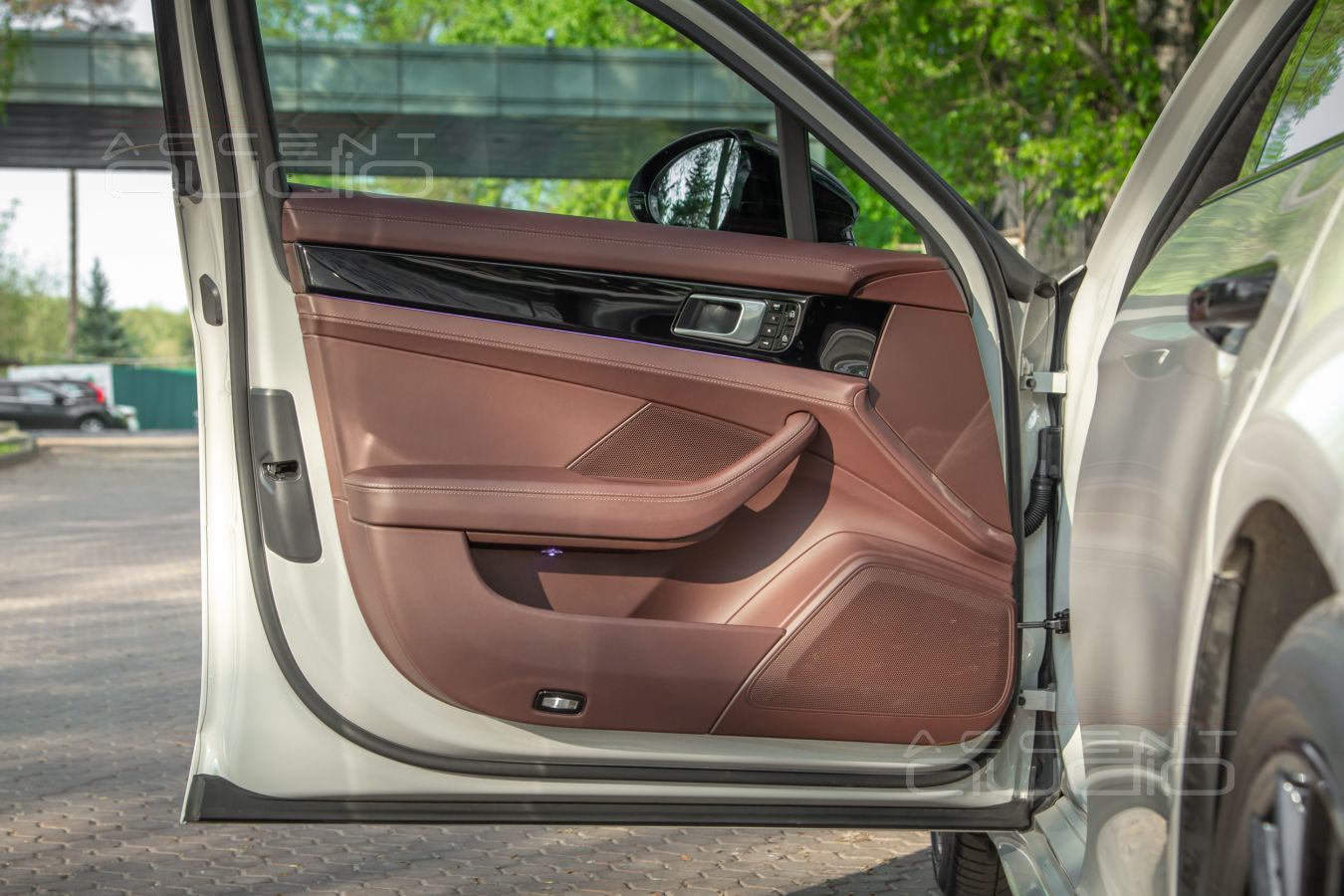 Установка акустики Blam Multix в Panamera в стиле Dali: мидбас и СЧ