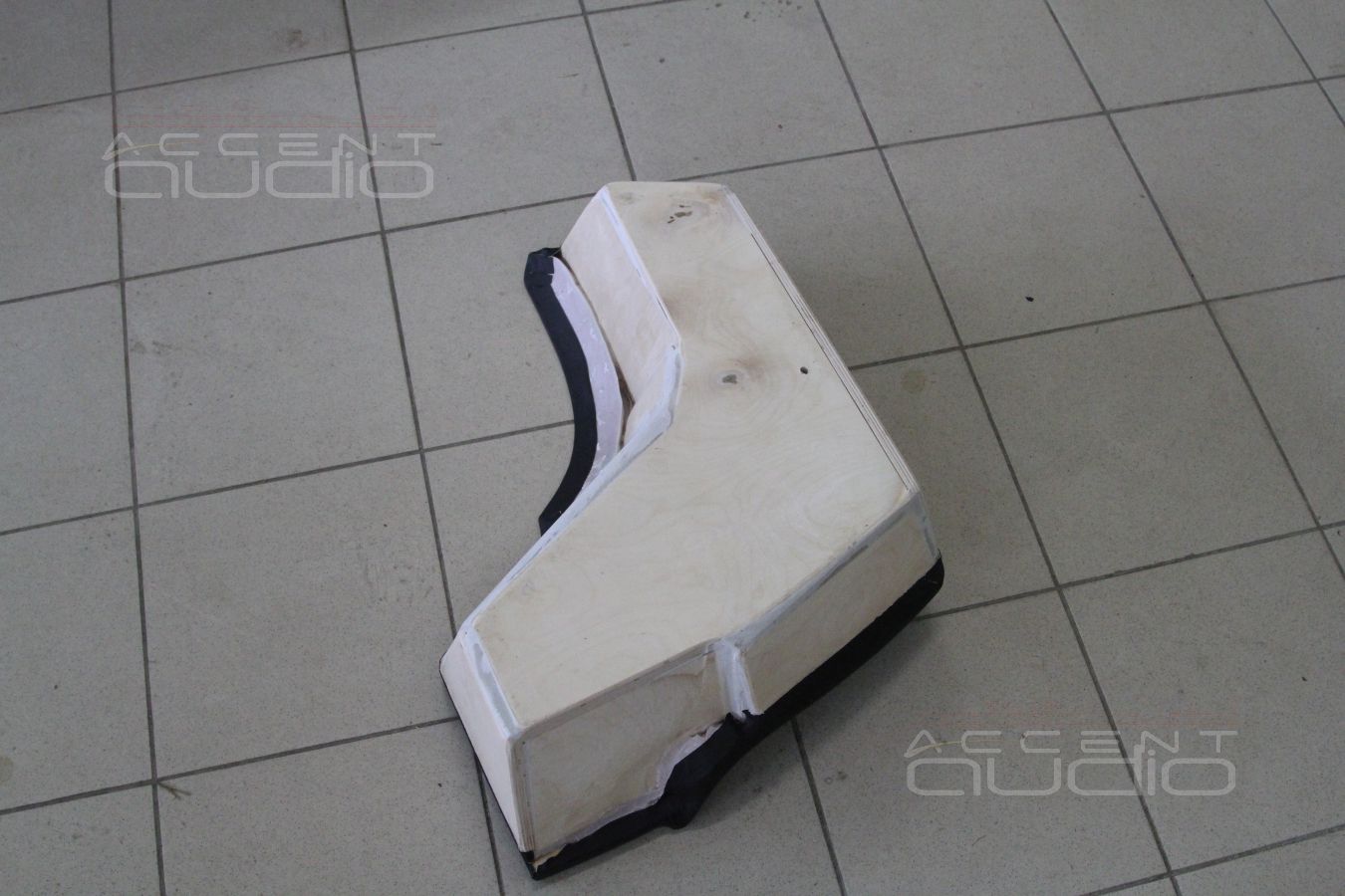 Сабвуфер стелс в новый Volkswagen Tiguan 2017