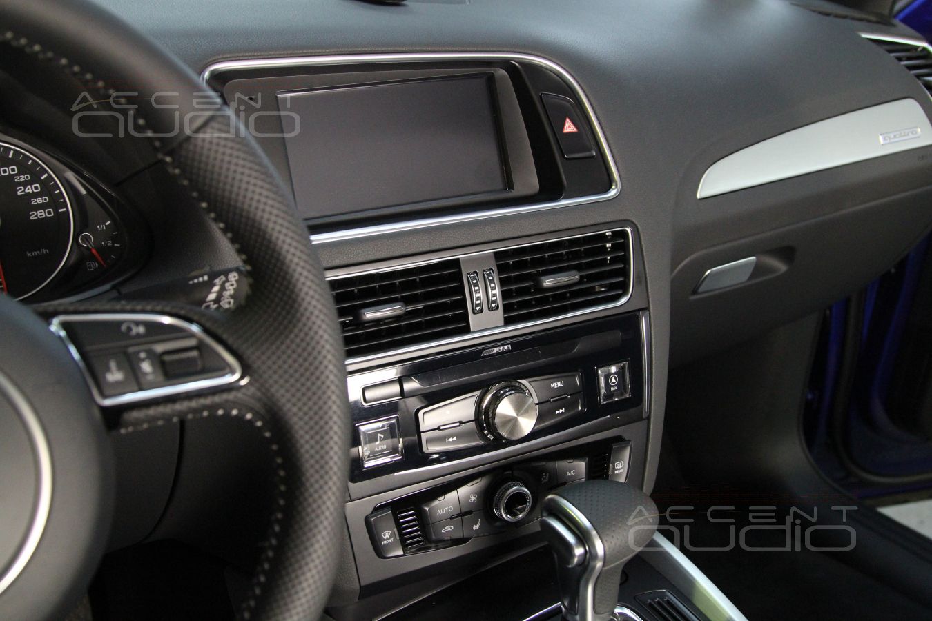 Альтернативная магнитола от Alpine в Audi Q5