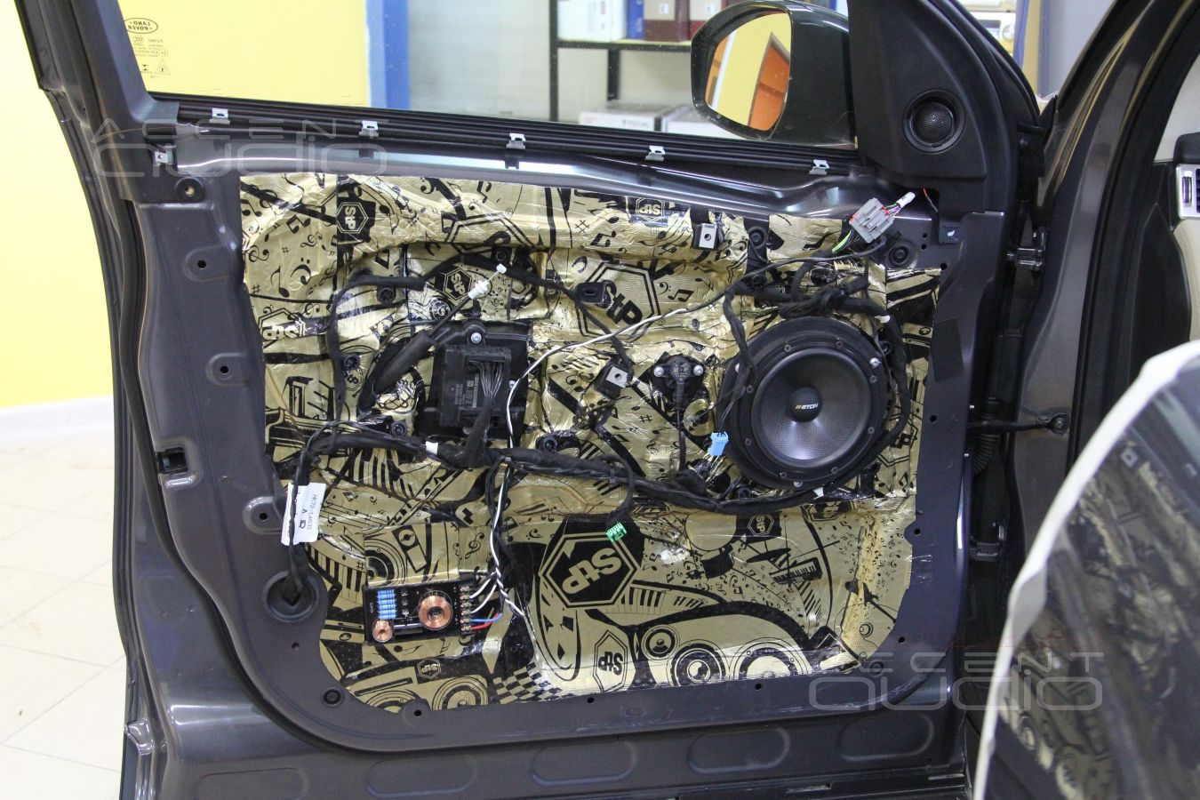 Установка новой акустики Eton в LandRover Discovery Sport