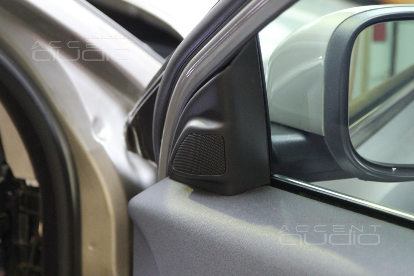 Подиумы под твитеры Audison VOCE AV 1.1 в Volvo XC70