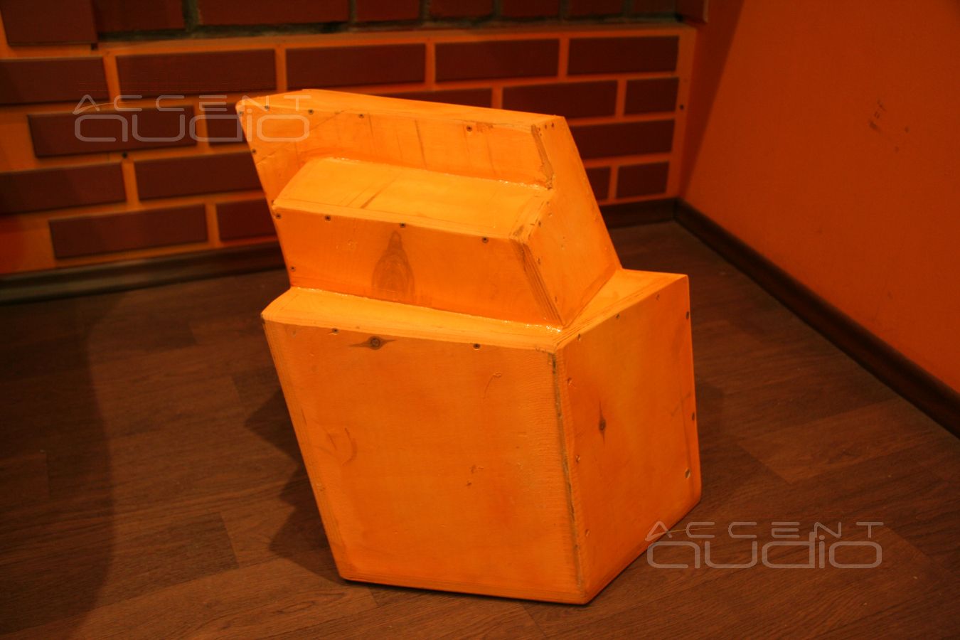 Сабвуфер-стелс из дерева в Audi A4