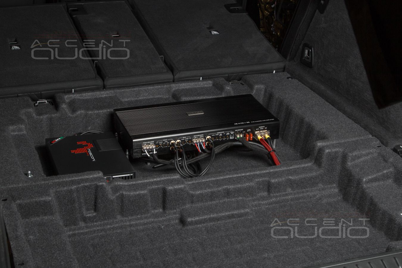 Установка усилителей и аудиопроцессора в BMW GT3 – полная интеграция