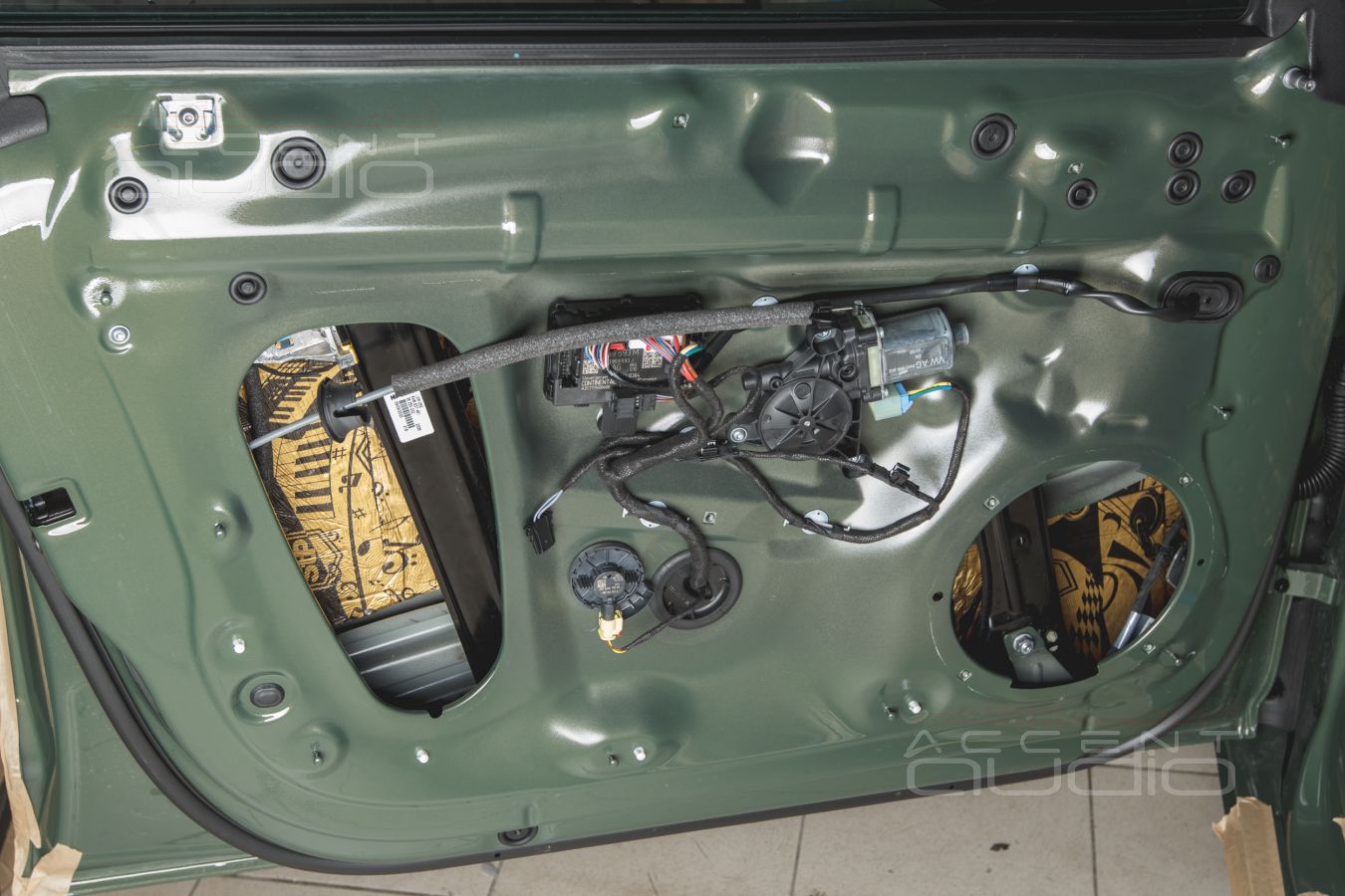 Аудиоподготовка дверей и установка новых мидбасов ESX VE6.2W mk2 в Audi A5