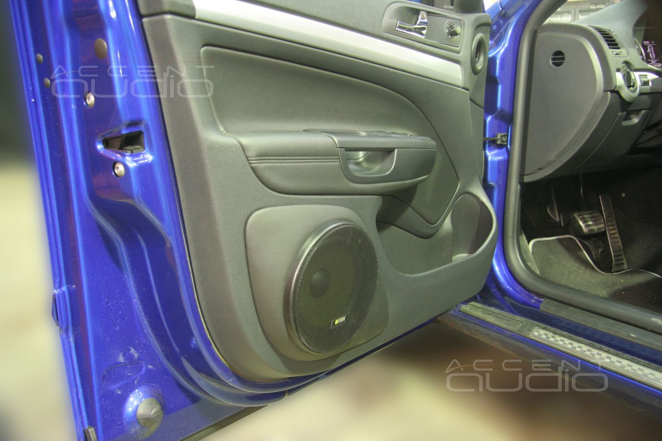 Установка мидбасов Eton A1 в SKODA Octavia RS