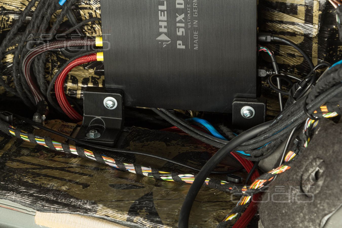 Технологии заводского монтажа: установка усилителей в Audi A7