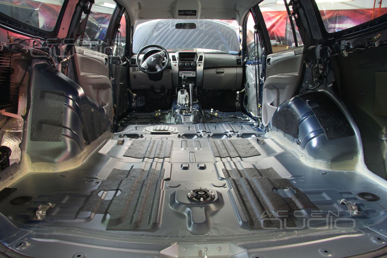 Hi-End для Mitsubishi Pajero Sport. Наше решение для настоящего звука в рамном внедорожнике Mitsubishi