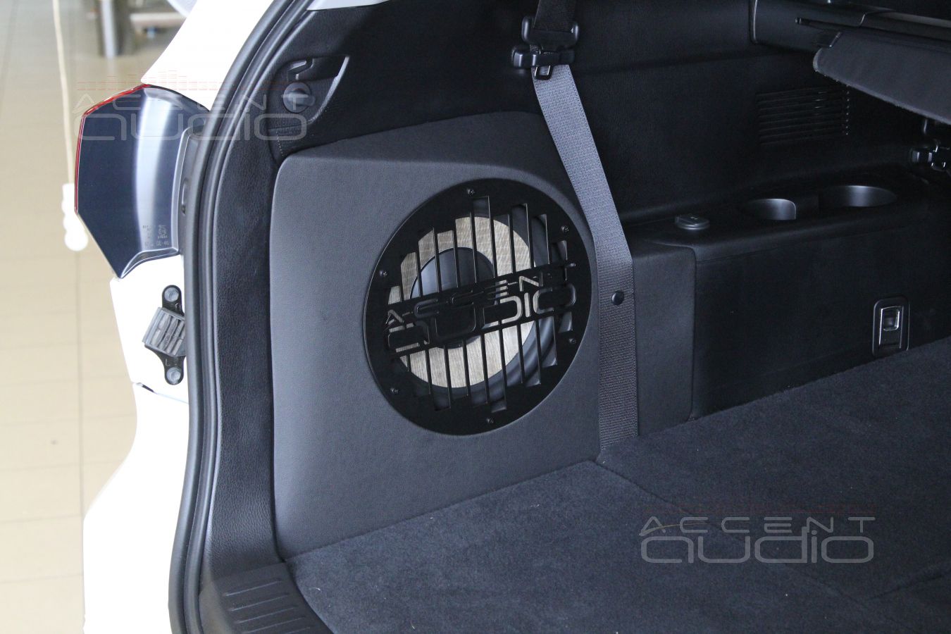 Встроенный сабвуфер-стелс