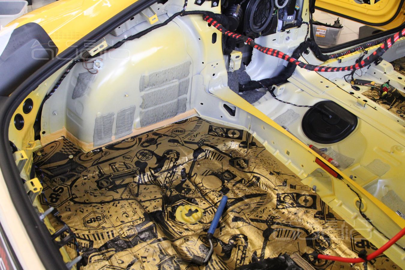 Шумо-виброизоляция кузова Audi TT