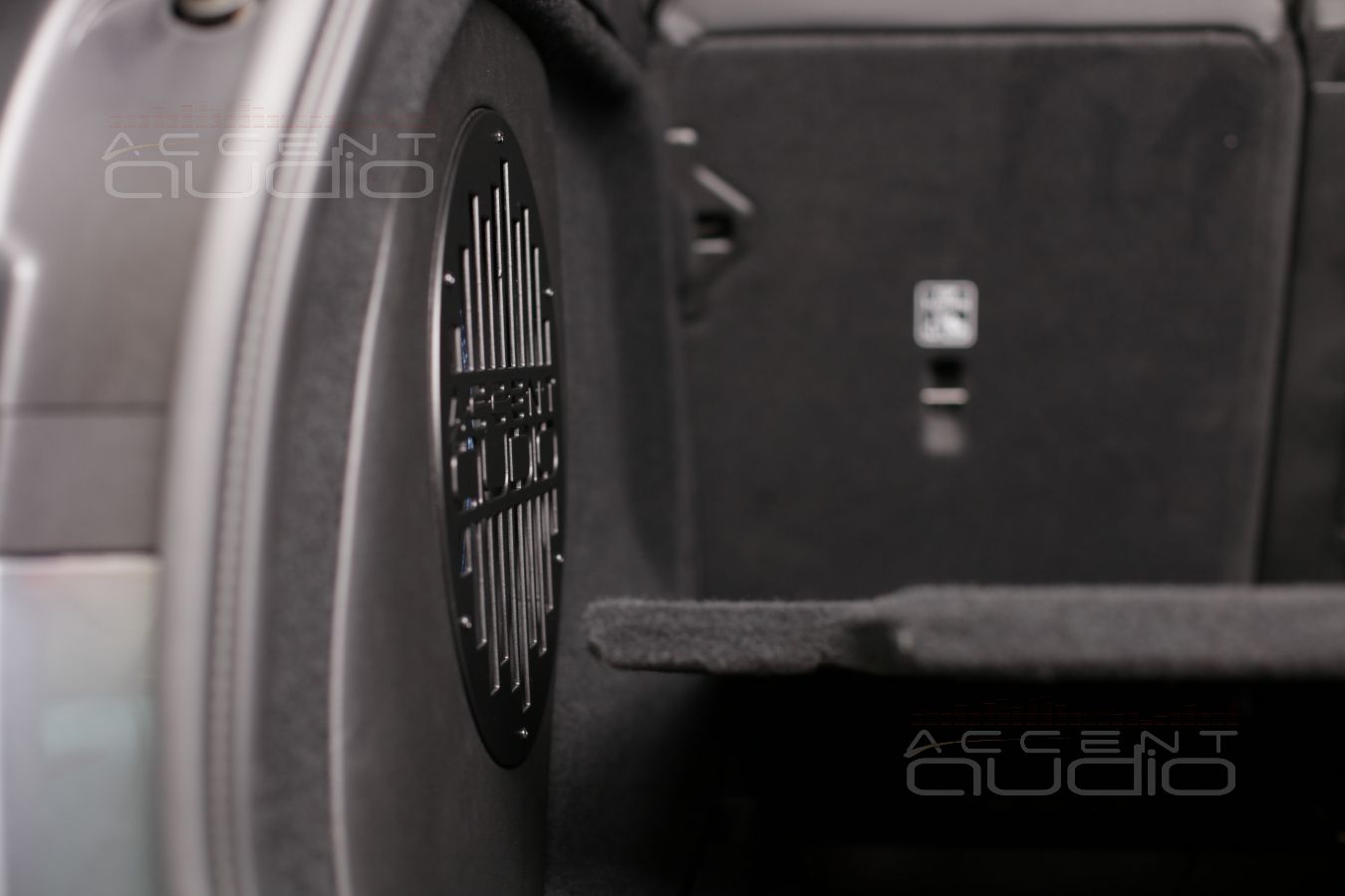 Настоящий сабвуфер-стелс специально для Volvo XC60 2019
