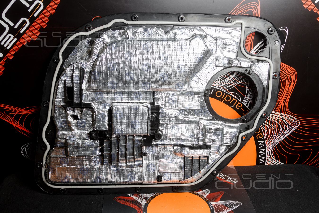 Аудиоподготовка дверей и установка мидбасовых динамиков Brax ML6D в LandRover Defender