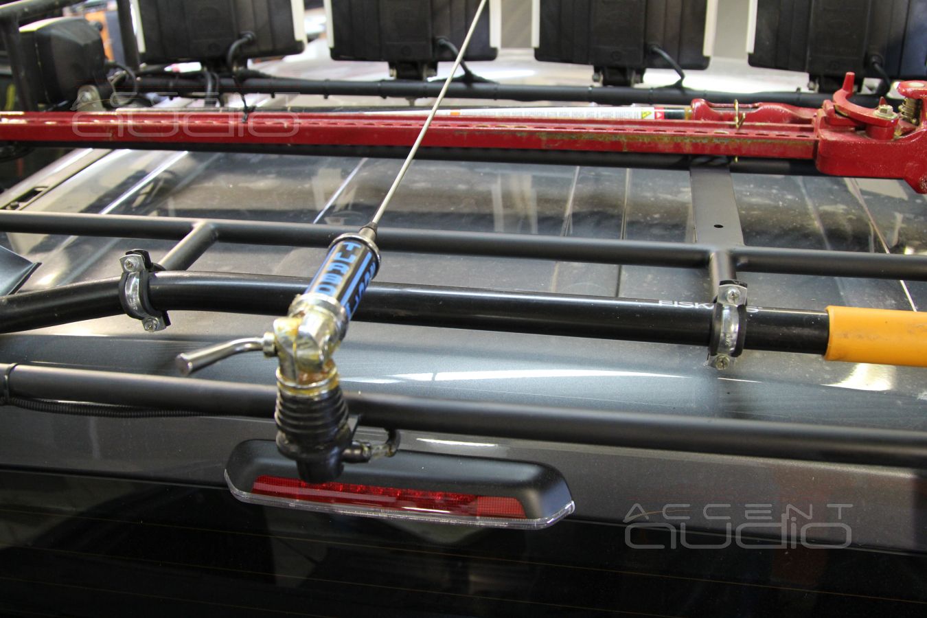 Установка рации MegaJet 555 в Volkswagen Amarok