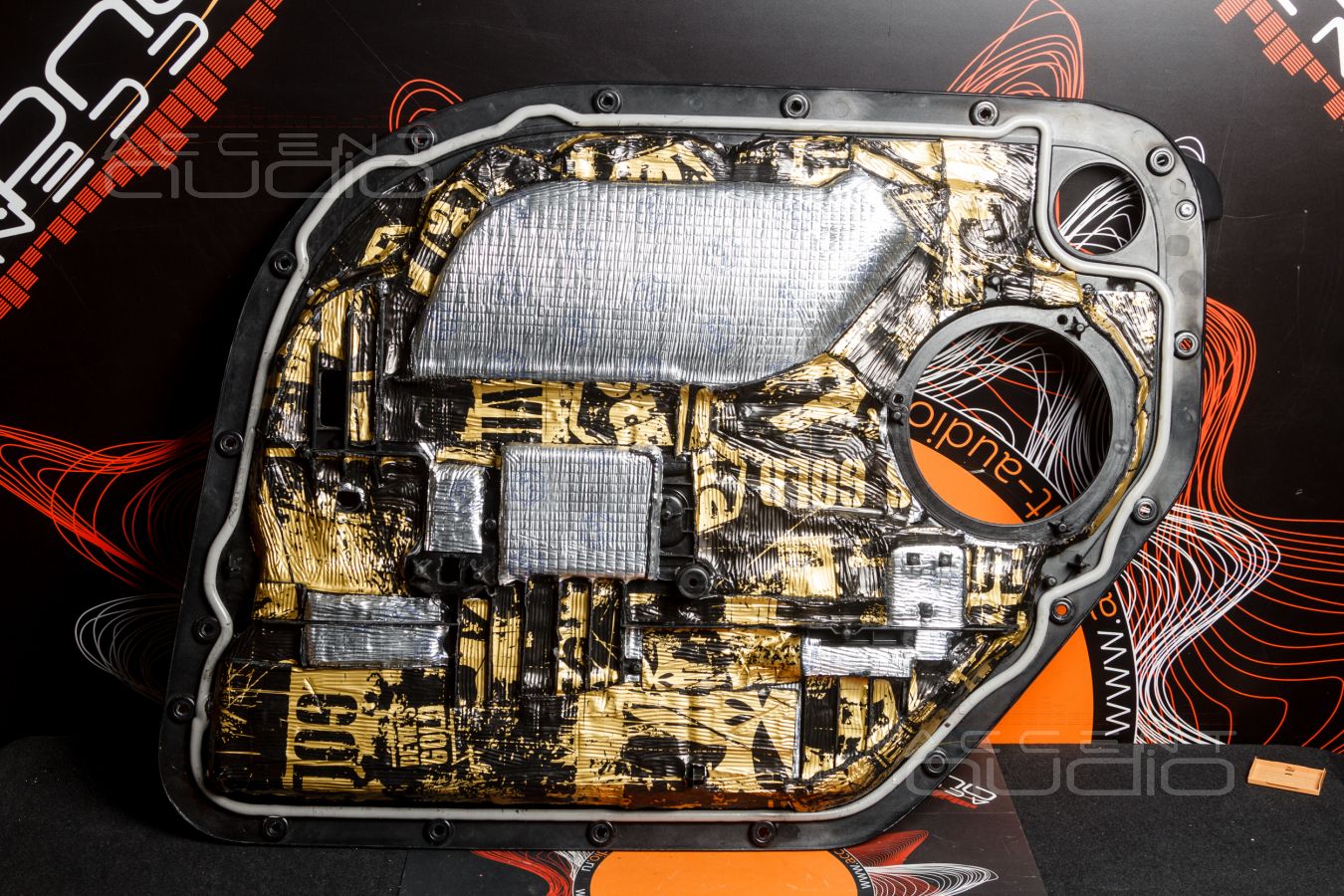 Аудиоподготовка дверей и установка мидбасовых динамиков Brax ML6D в LandRover Defender