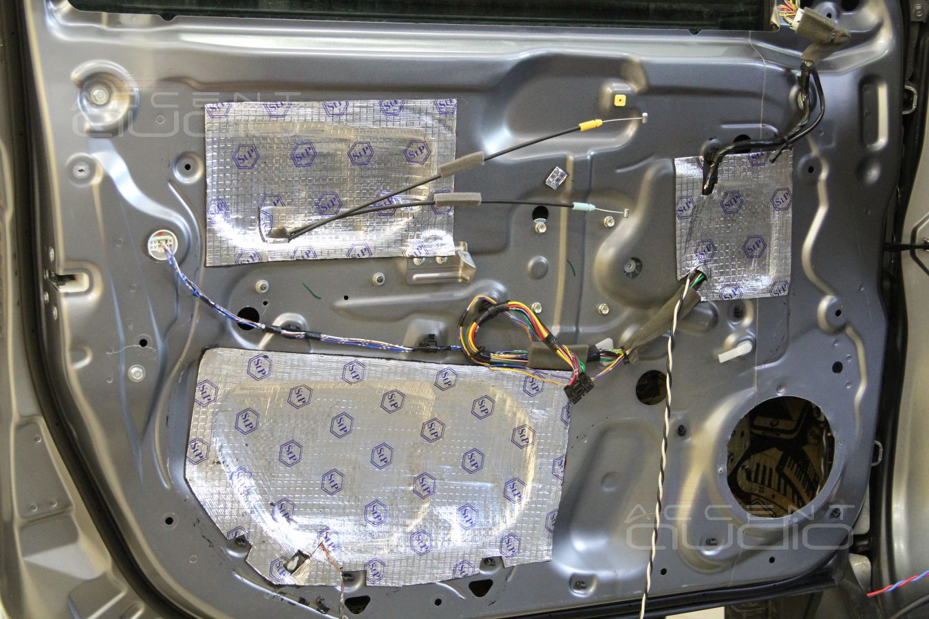 Аудиоподготовка дверей Mitsubishi Pajero Sport