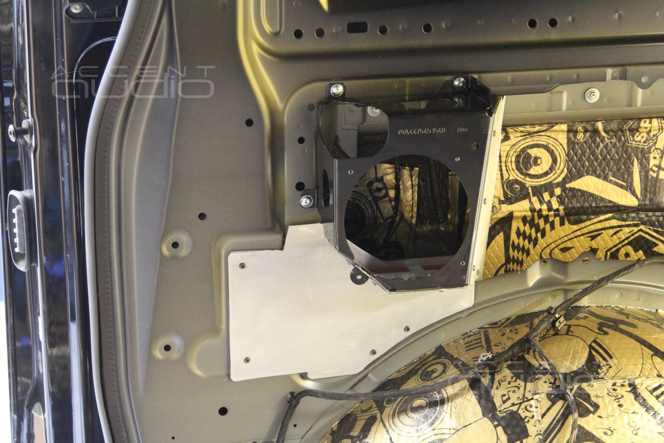 Тыловая акустика в Vito