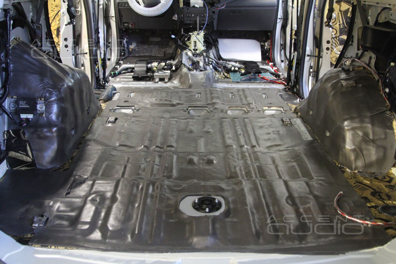 Шумоизоляция Mitsubishi Pajero