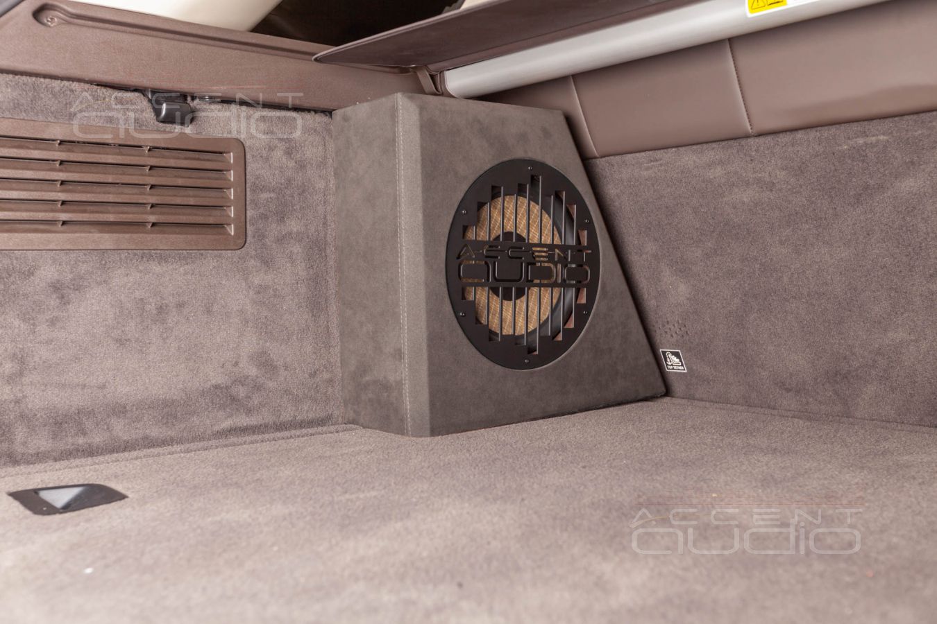 Оригинальный съемный сабвуфер для нового Range Rover Sport по проекту заказчика