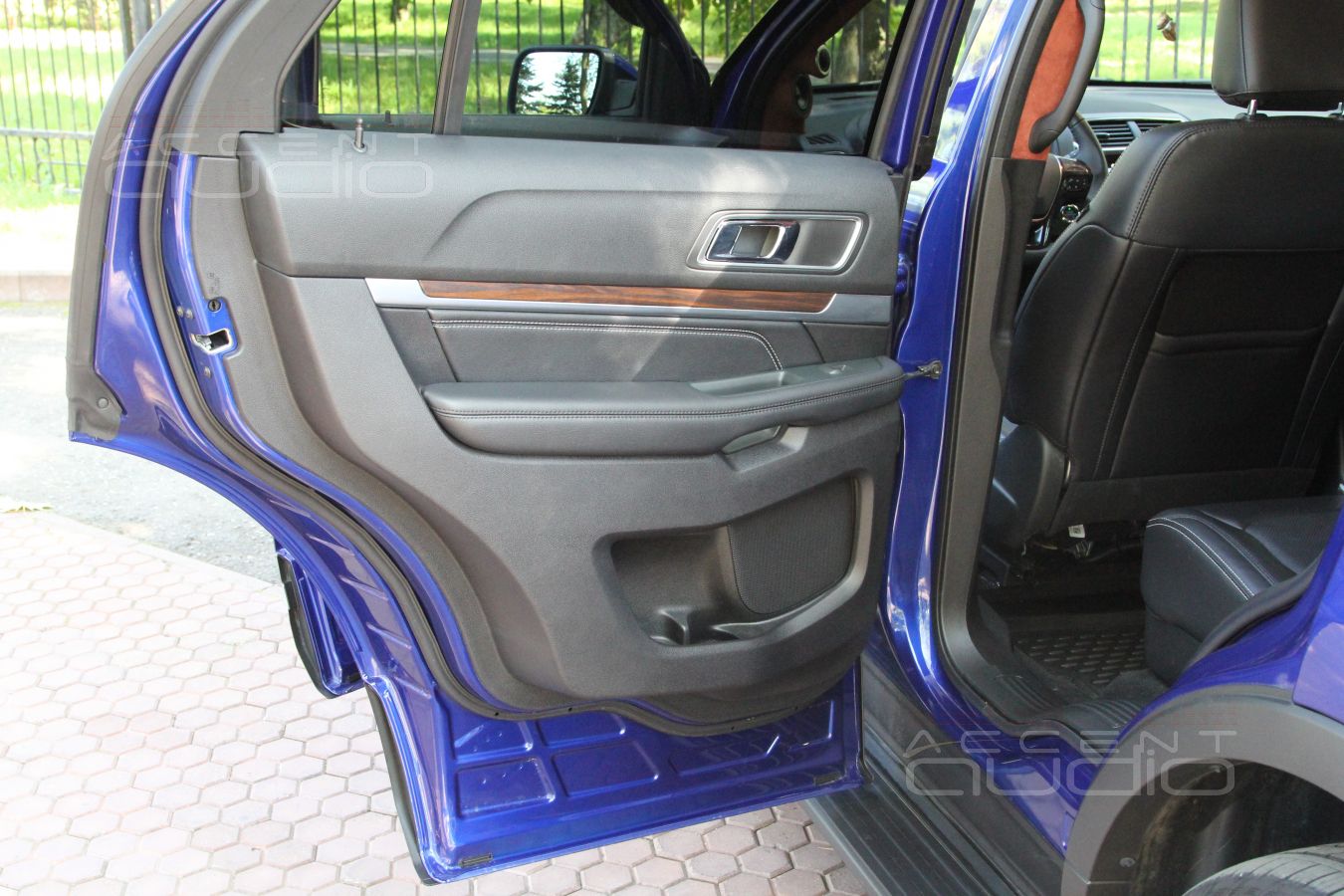 Аудиоподготовка дверей Ford Explorer и установка акустики Focal