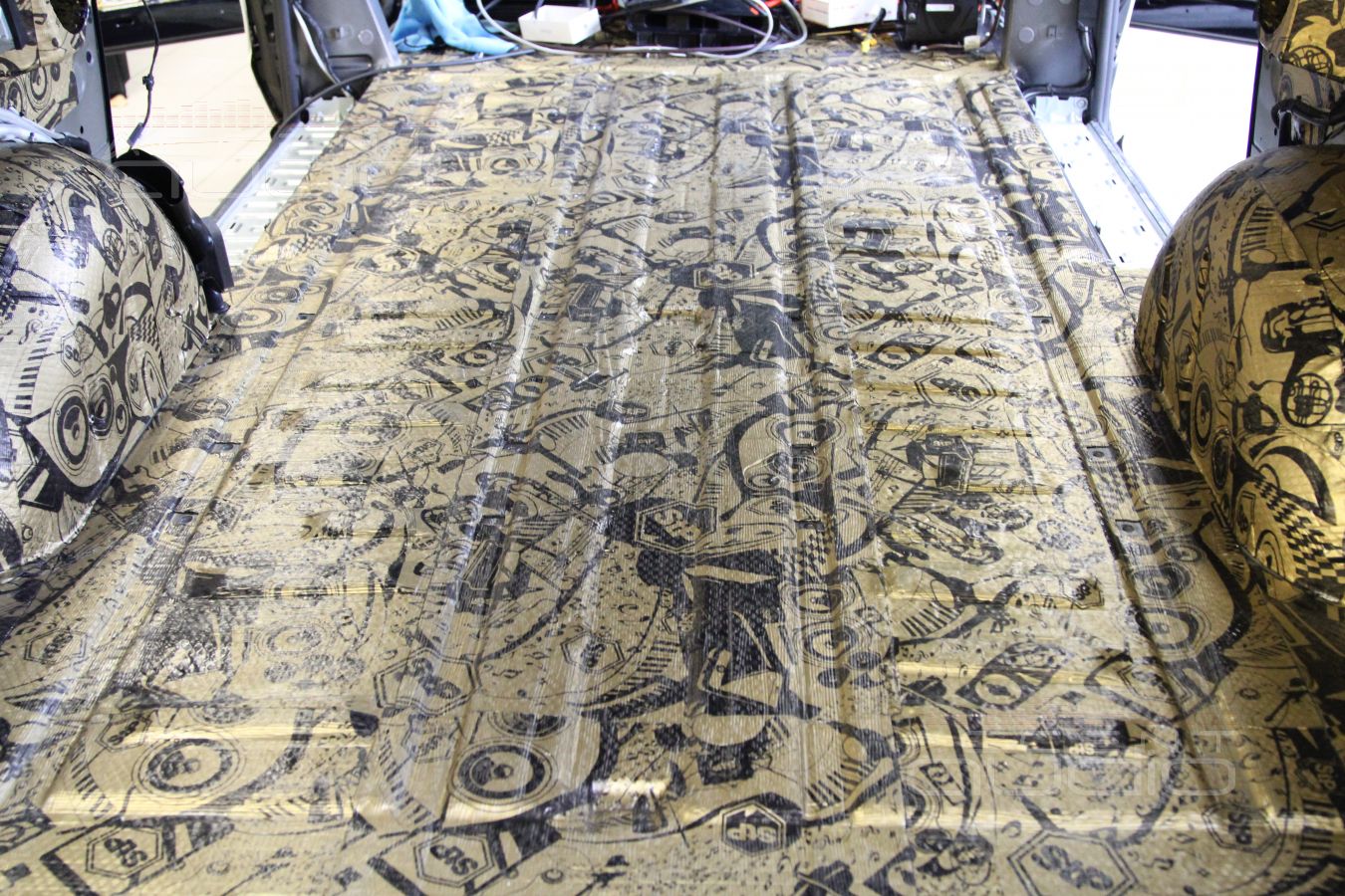 Шумоизоляция Mercedes Vito: пол и задние арки