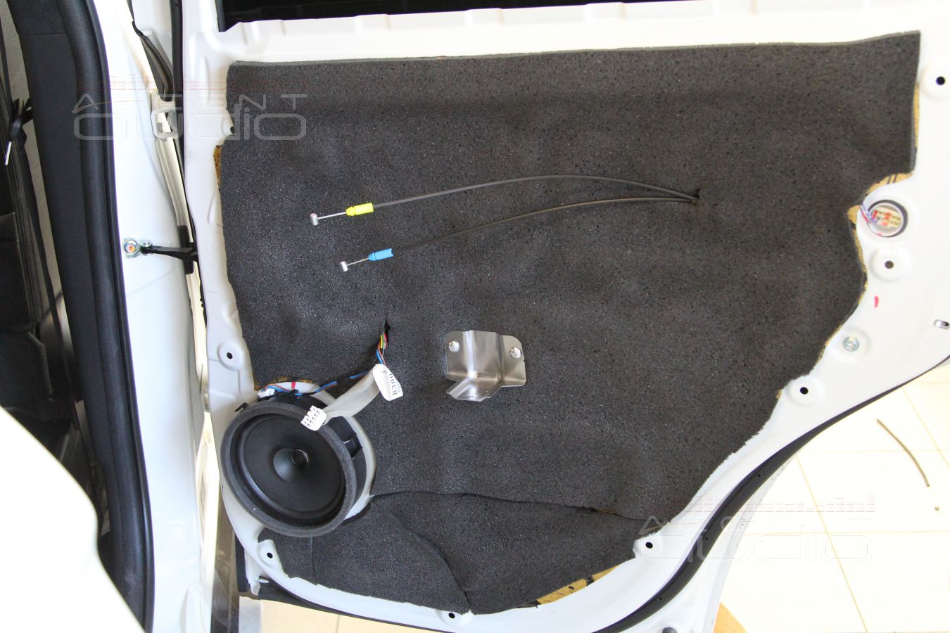 Шумоизоляция Mitsubishi Outlander