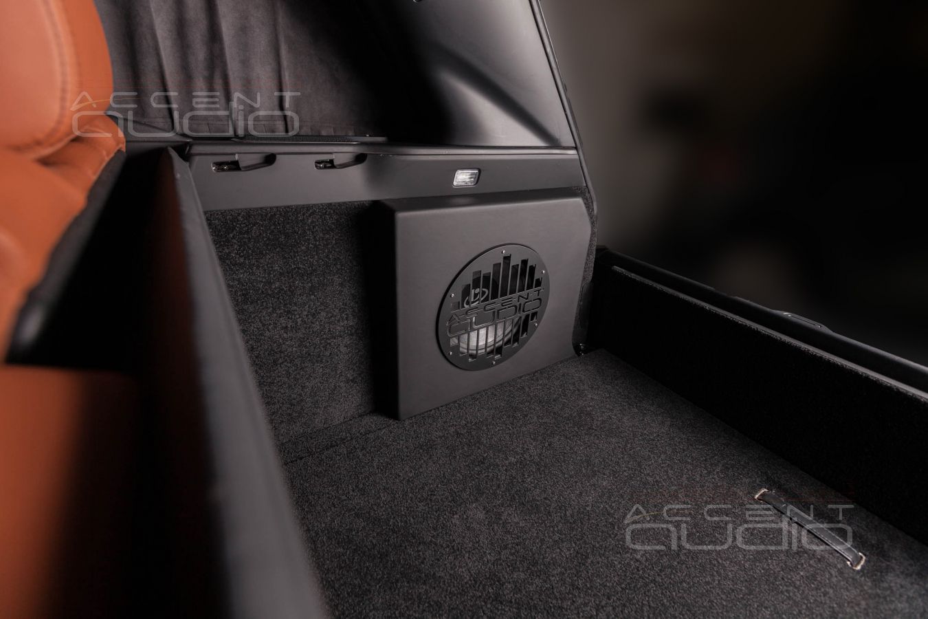 Сабвуфер-стелс c динамиком Dego 10 специально для Range Rover Vogue